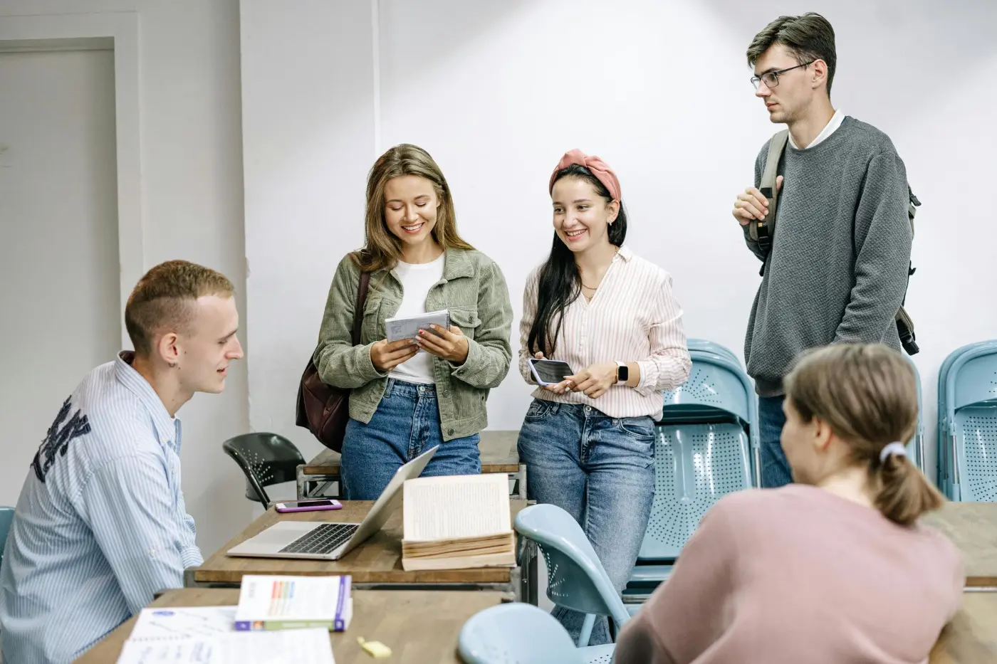 Grupo de alumnos en una clase práctica